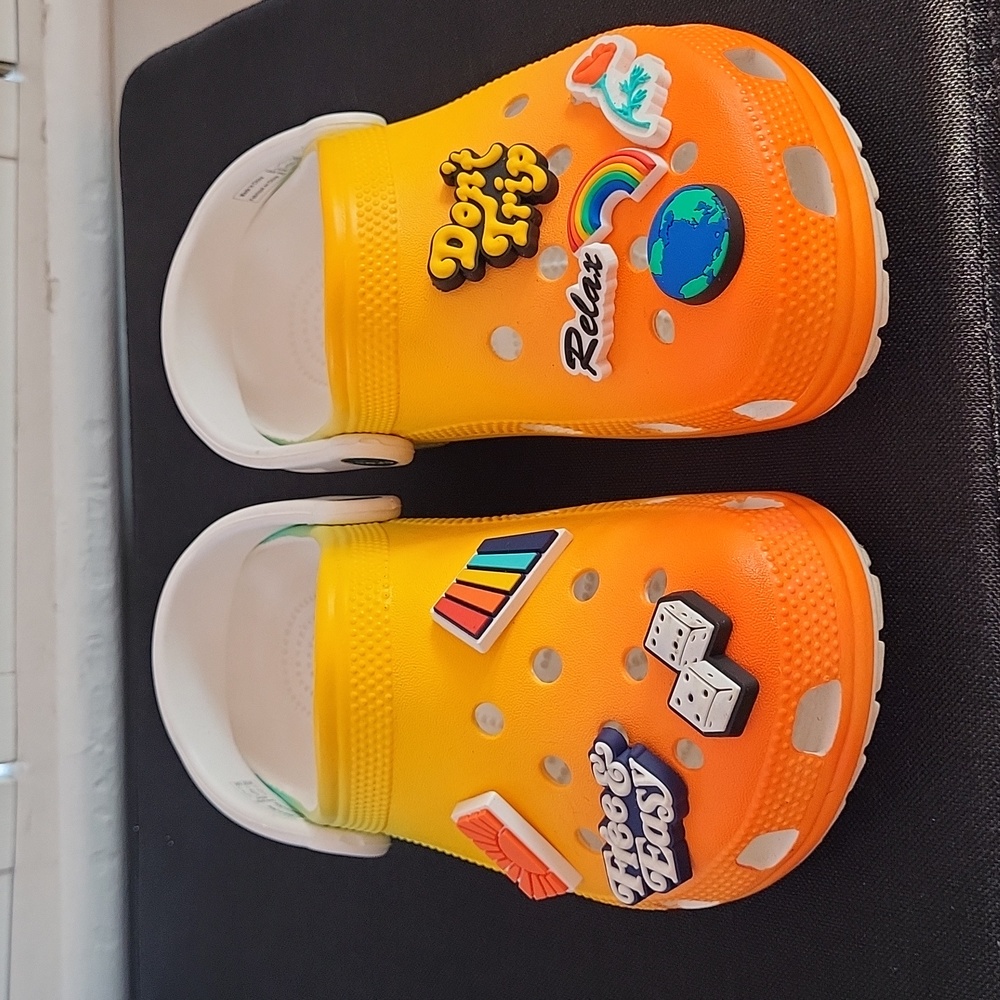 Free and Easy Crocs M5 W7